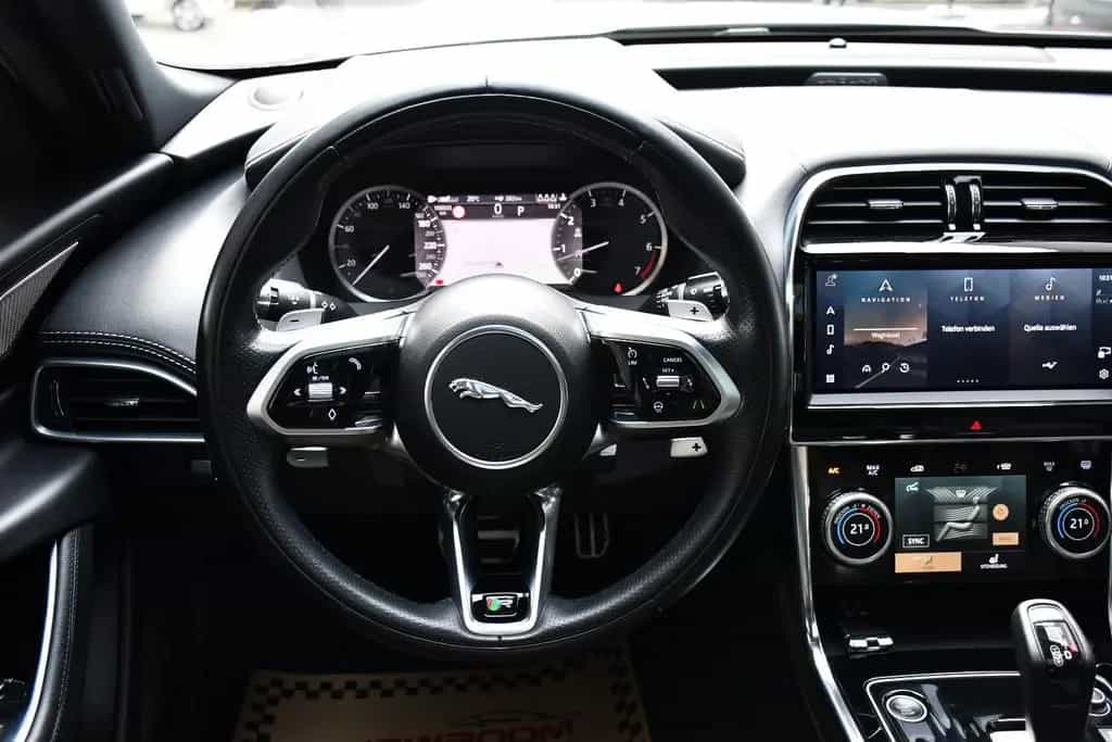 Jaguar XE R-Dynamic Black Pack Navi Led ACC 360°1.Hand 04/2022-photo-20