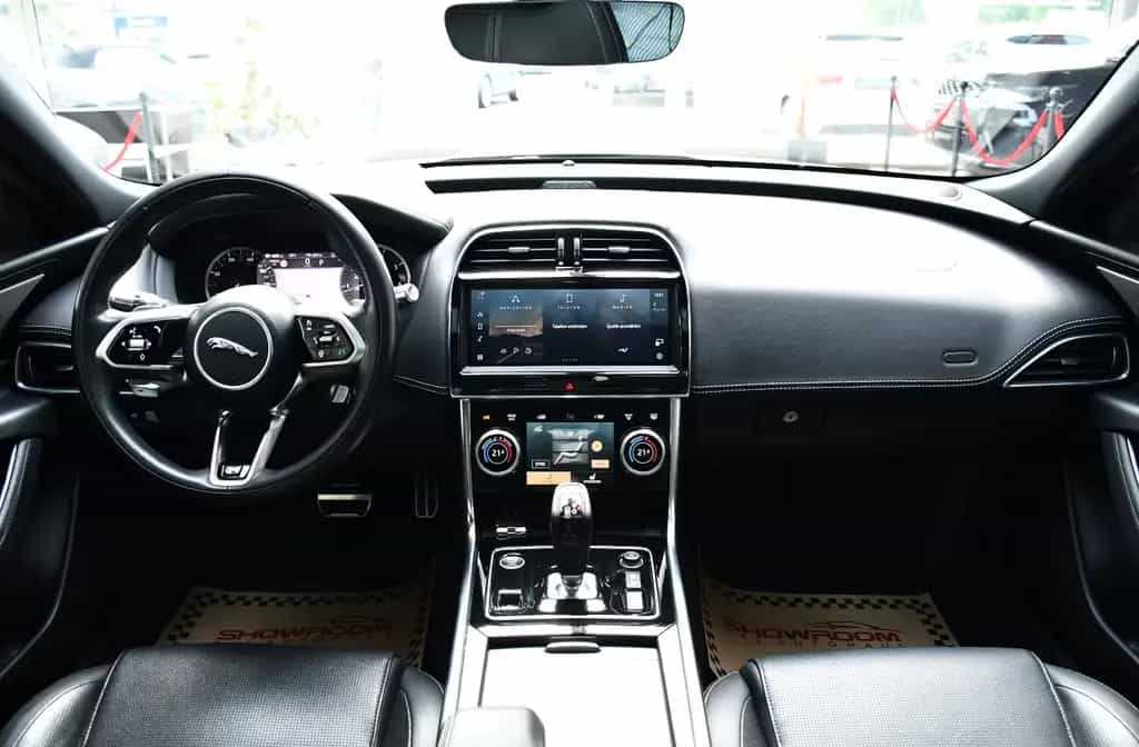 Jaguar XE R-Dynamic Black Pack Navi Led ACC 360°1.Hand 04/2022-photo-21
