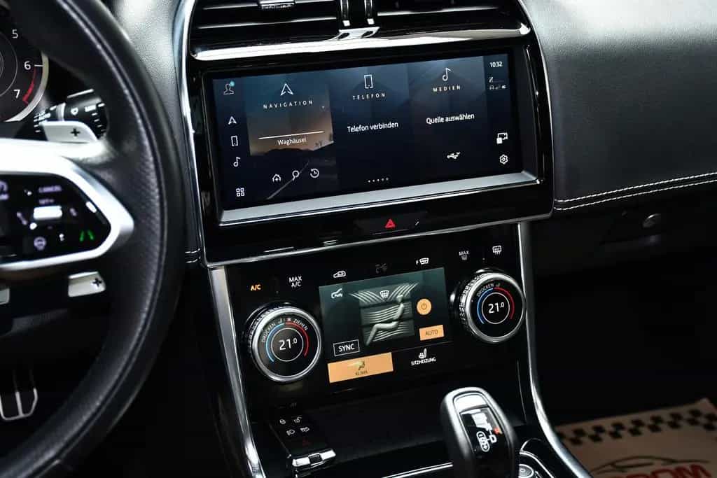 Jaguar XE R-Dynamic Black Pack Navi Led ACC 360°1.Hand 04/2022-photo-24