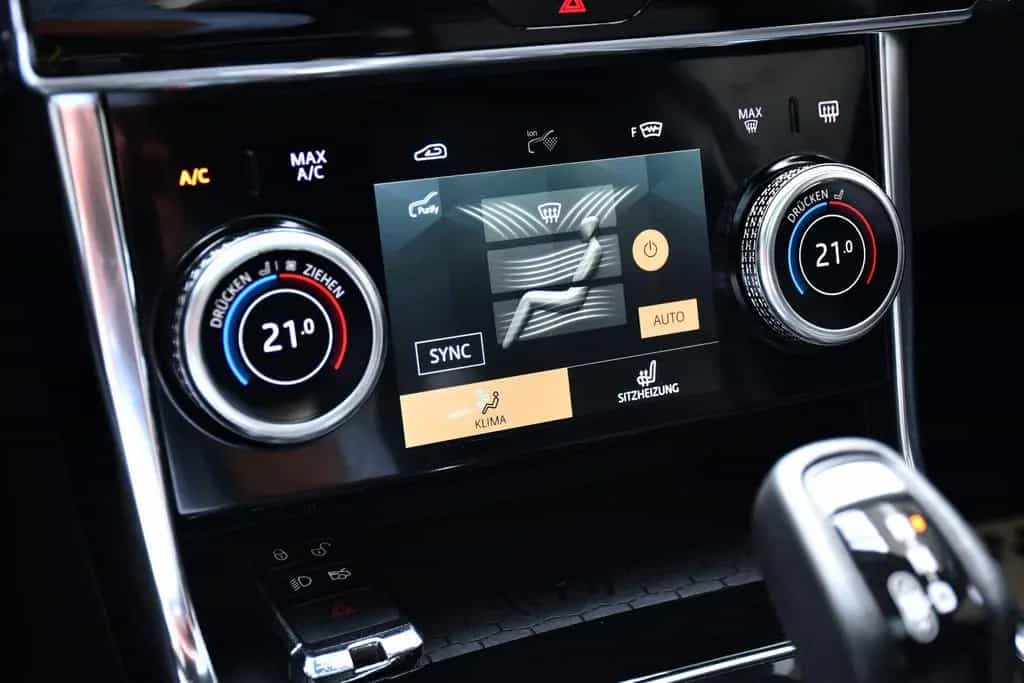 Jaguar XE R-Dynamic Black Pack Navi Led ACC 360°1.Hand 04/2022-photo-26