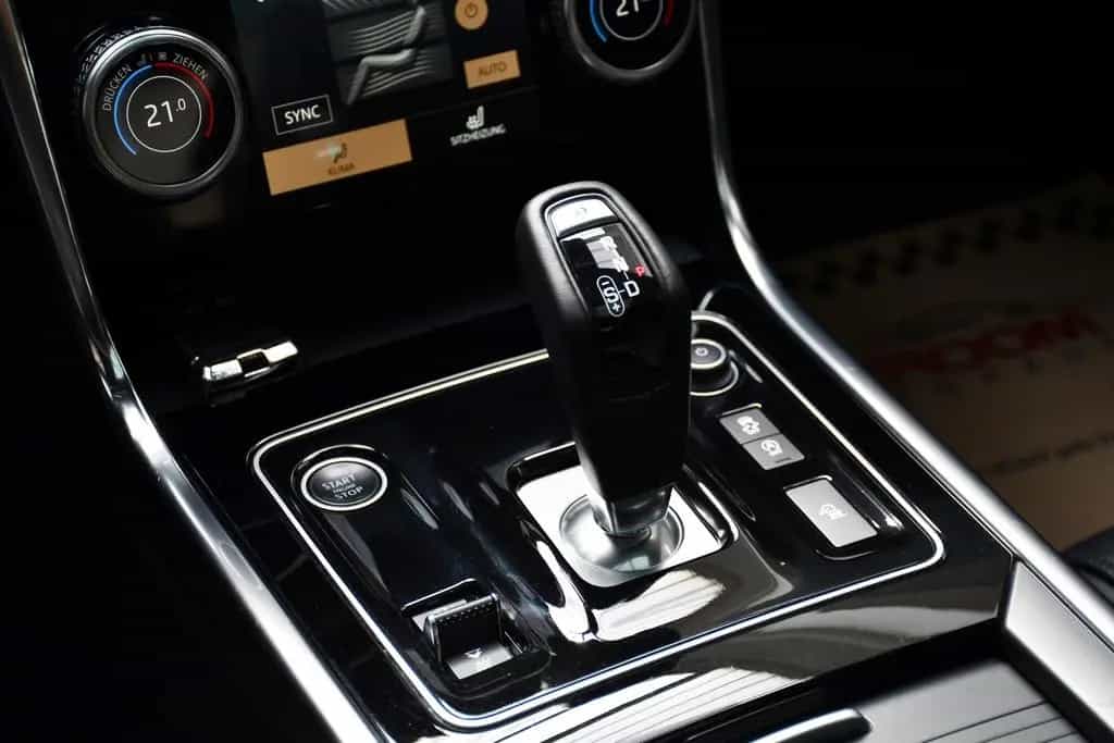 Jaguar XE R-Dynamic Black Pack Navi Led ACC 360°1.Hand 04/2022-photo-27