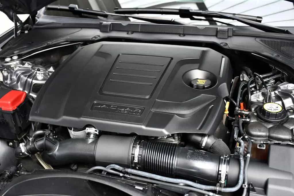 Jaguar XE R-Dynamic Black Pack Navi Led ACC 360°1.Hand 04/2022-photo-31