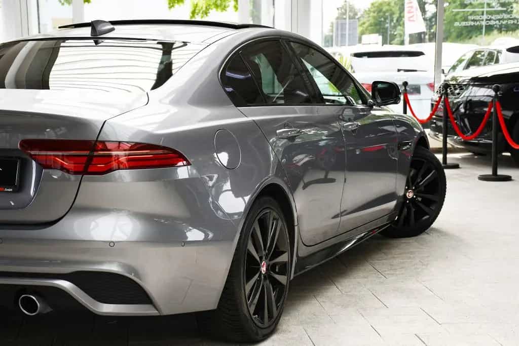 Jaguar XE R-Dynamic Black Pack Navi Led ACC 360°1.Hand 04/2022-photo-38
