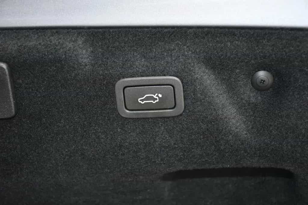 Jaguar XE R-Dynamic Black Pack Navi Led ACC 360°1.Hand 04/2022-photo-40