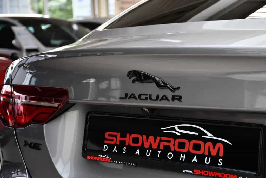 Jaguar XE R-Dynamic Black Pack Navi Led ACC 360°1.Hand 04/2022-photo-43