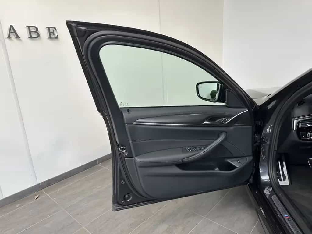BMW 520 d M-Sport NAV+LED+ACC+SHZ+VCOCK+LEDER+KEYLESS 03/2023-photo-7