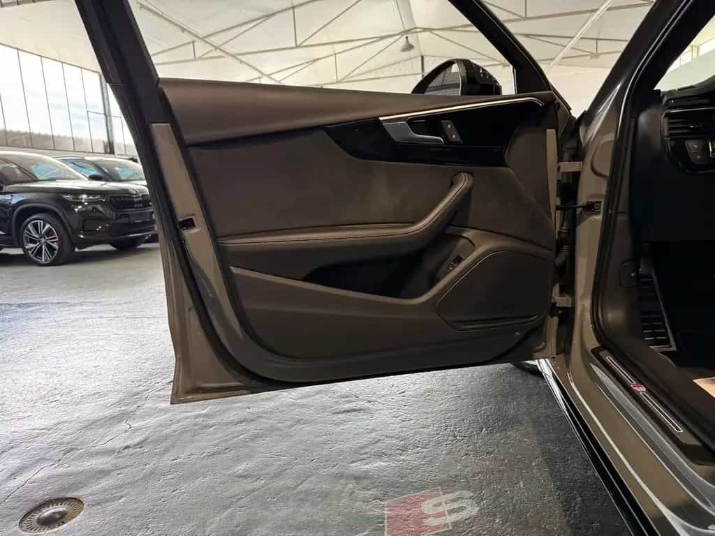 Audi A4 Avant 40 TDI quattro S line 10/2022-photo-16