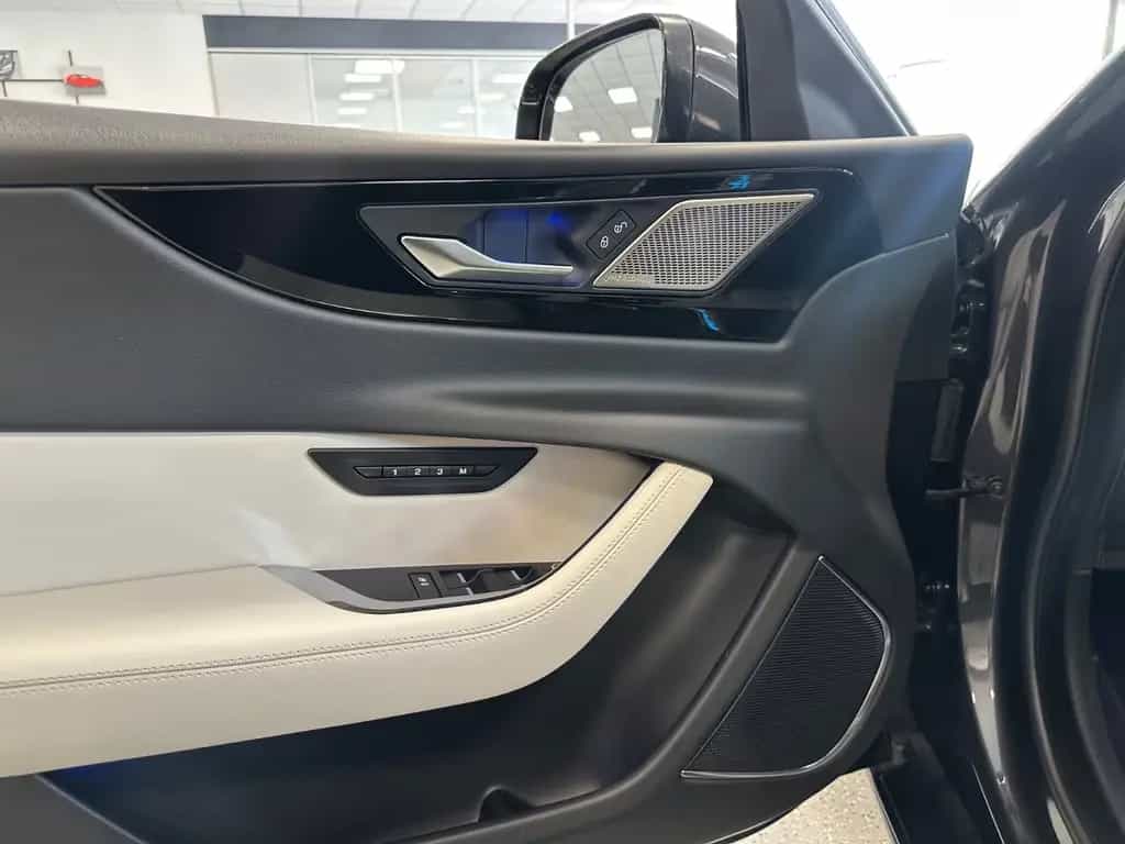 Jaguar XE R-Dynamic HSE|360°|Meridian|18-Wege|DAB+|19" 06/2019-photo-15