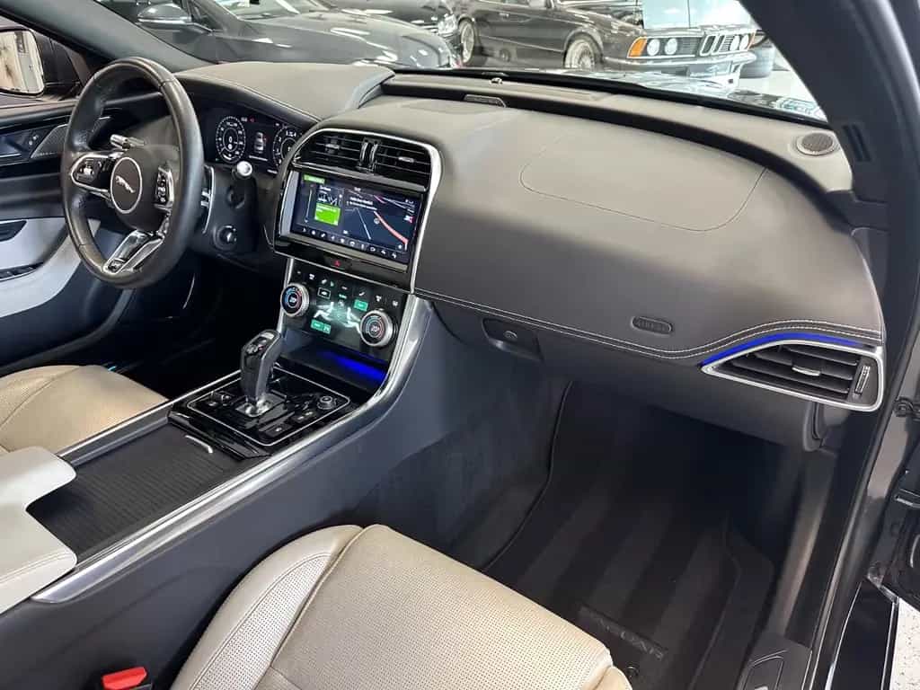 Jaguar XE R-Dynamic HSE|360°|Meridian|18-Wege|DAB+|19" 06/2019-photo-28