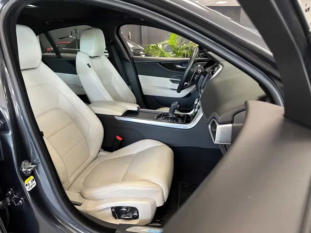Jaguar XE R-Dynamic HSE|360°|Meridian|18-Wege|DAB+|19" 06/2019-photo-30