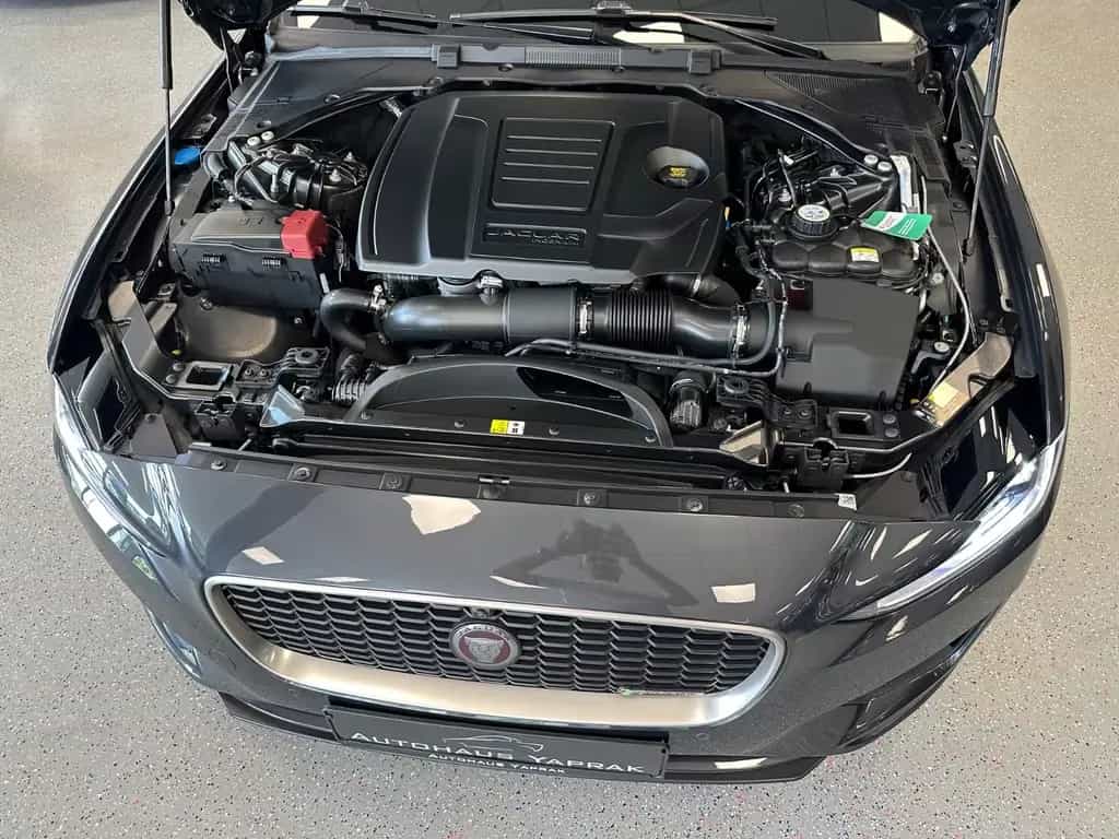 Jaguar XE R-Dynamic HSE|360°|Meridian|18-Wege|DAB+|19" 06/2019-photo-39