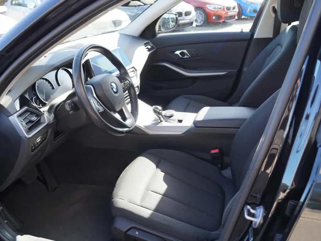 BMW 330 d Aut. Lim. G20 * Navi * LED * AHK * 1.Hd * 08/2019-photo-6