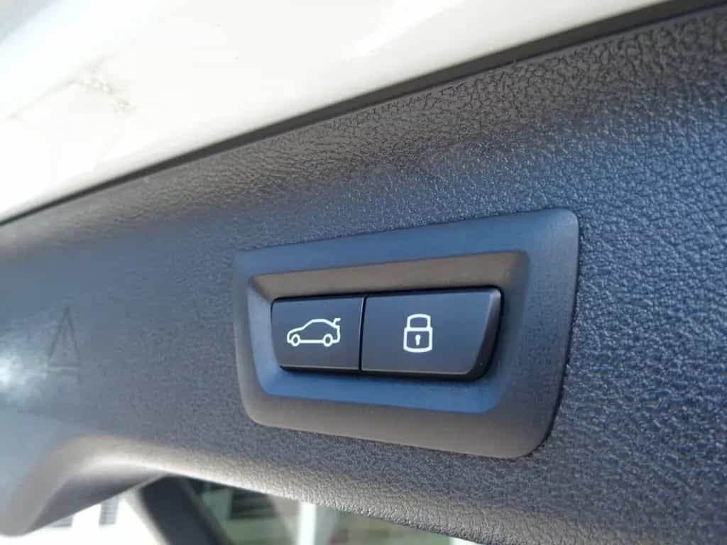 BMW 520 d xDrive Touring SAG M Sportpaket Navi Laser 06/2022-photo-18