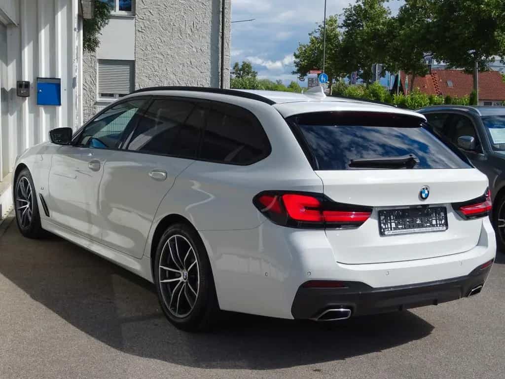 BMW 520 d xDrive Touring SAG M Sportpaket Navi Laser 06/2022-photo-3