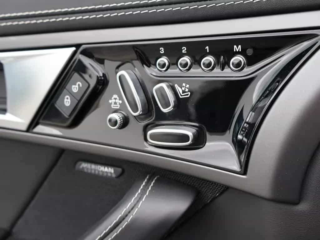 Jaguar F-Type R AWD ohne OPF-Real Sound-deutsches Fzg. 04/2016-photo-11