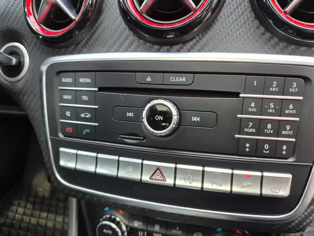 Mercedes-Benz A 45 AMG A45 AMG 4Matic/Pano/Navi/PDC/Garantie/19*Zoll 05/2017-photo-22