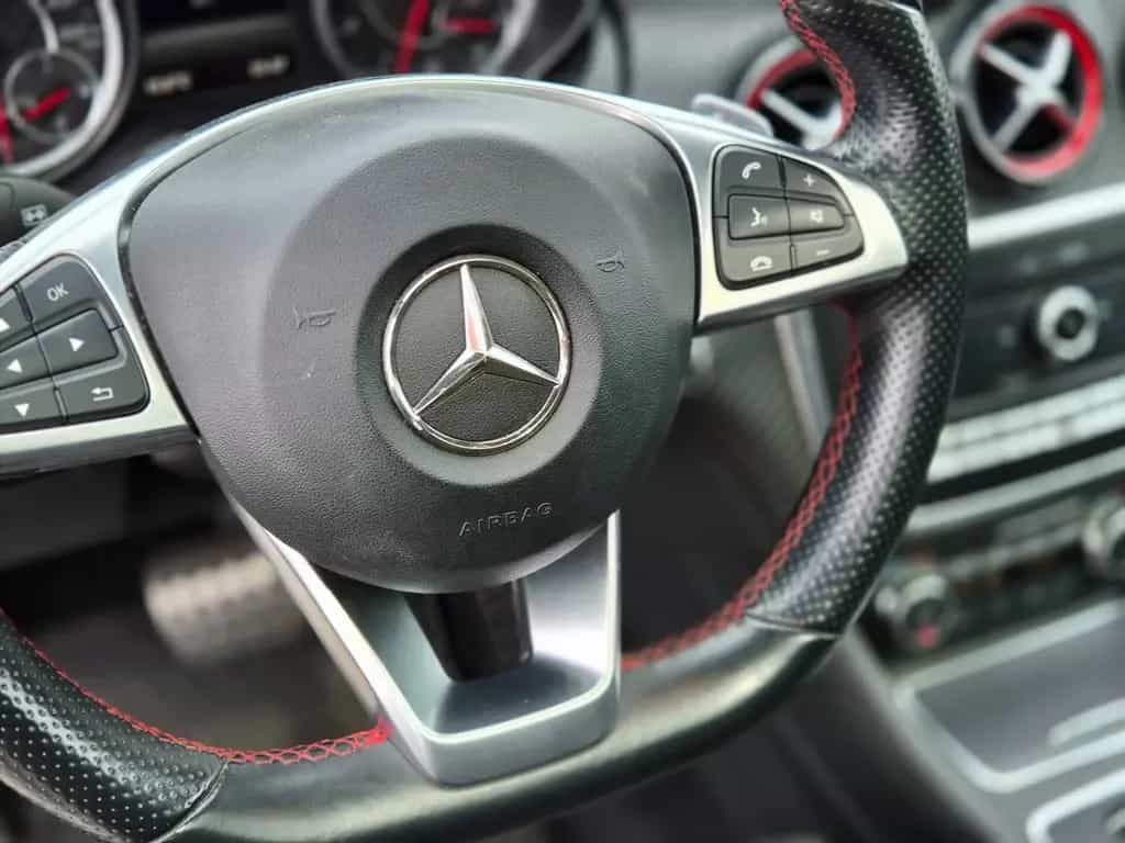 Mercedes-Benz A 45 AMG A45 AMG 4Matic/Pano/Navi/PDC/Garantie/19*Zoll 05/2017-photo-32