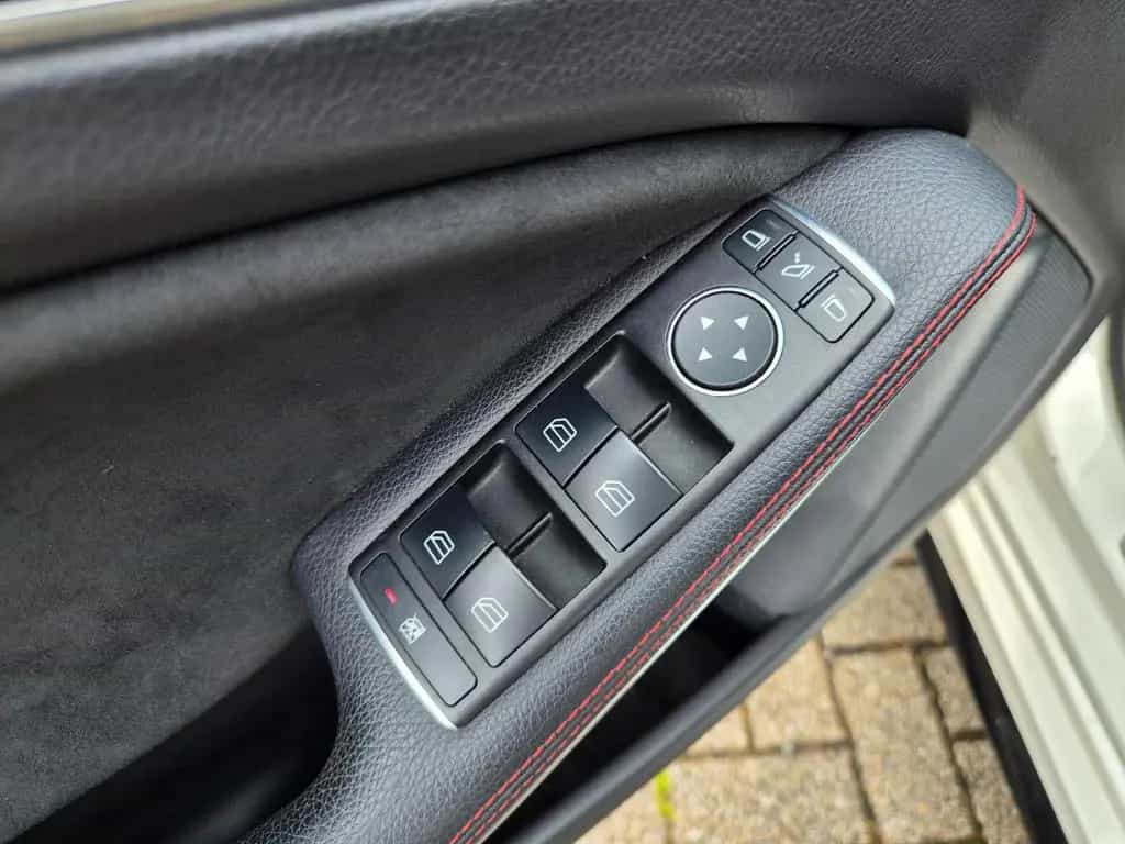 Mercedes-Benz A 45 AMG A45 AMG 4Matic/Pano/Navi/PDC/Garantie/19*Zoll 05/2017-photo-42