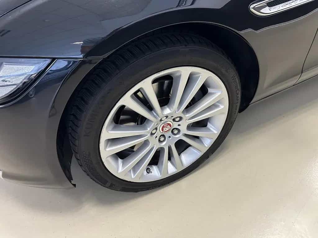 Jaguar XF Sportbrake 20d Portfolio AWD ACCLeder LED Nav 06/2019-photo-23