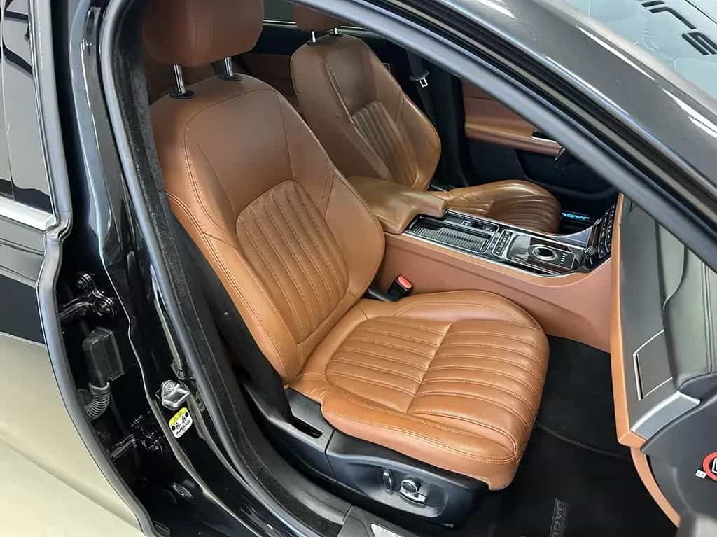 Jaguar XF Sportbrake 20d Portfolio AWD ACCLeder LED Nav 06/2019-photo-8