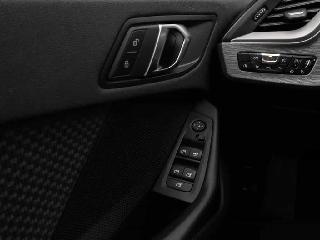 BMW 120 d DAB CockPit+ Sitzhz PDC Geschwindigkeitsre 01/2021-photo-29