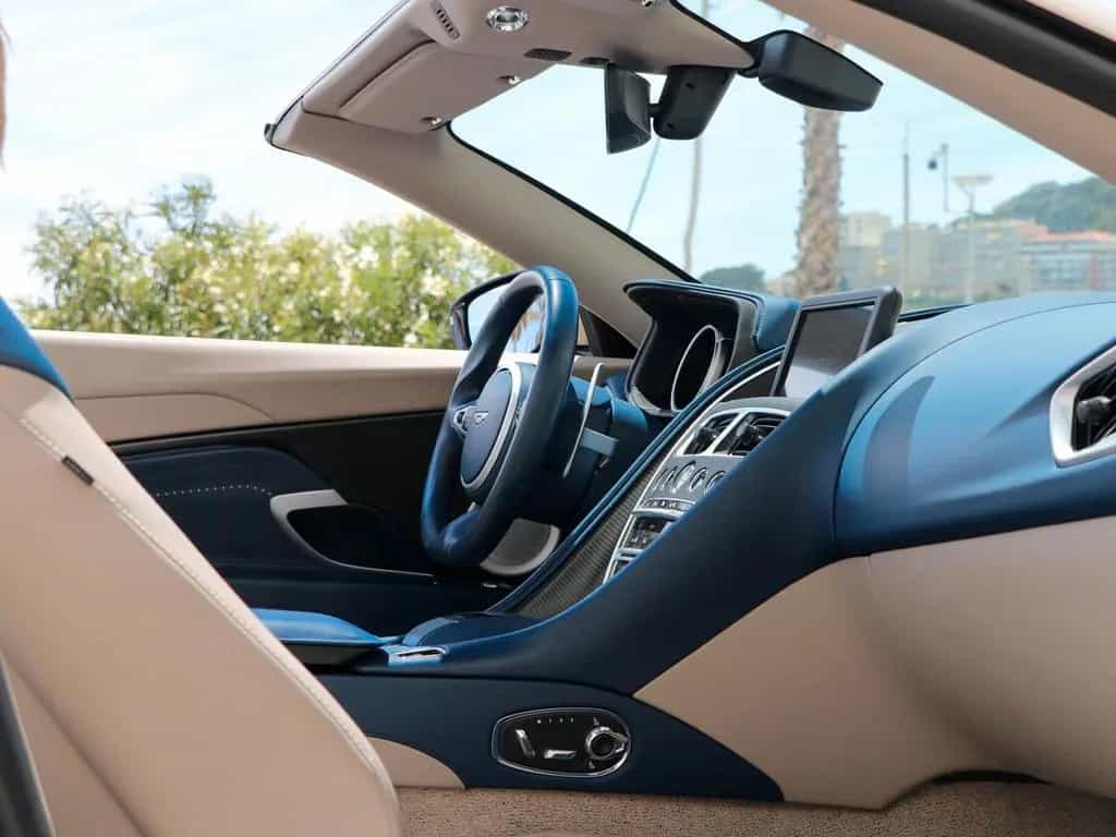 Aston Martin DB11 4.0 V8 Volante 08/2019-photo-23