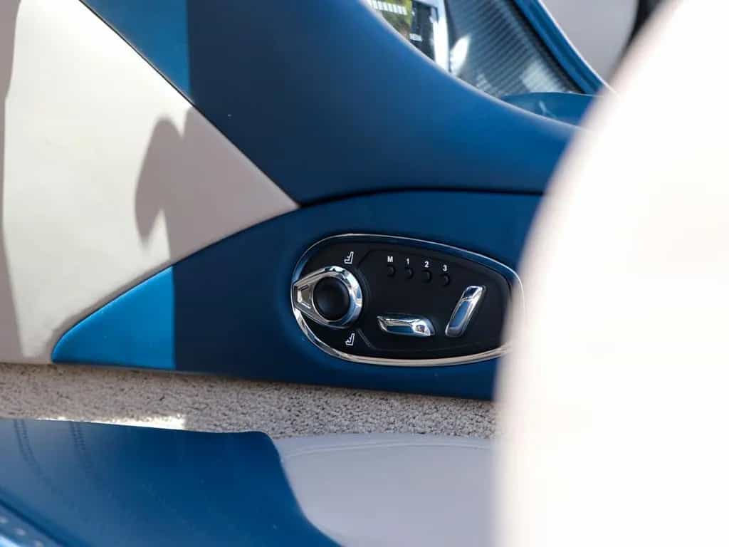 Aston Martin DB11 4.0 V8 Volante 08/2019-photo-28