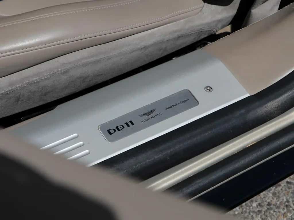Aston Martin DB11 4.0 V8 Volante 08/2019-photo-29