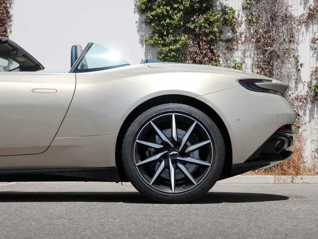 Aston Martin DB11 4.0 V8 Volante 08/2019-photo-4
