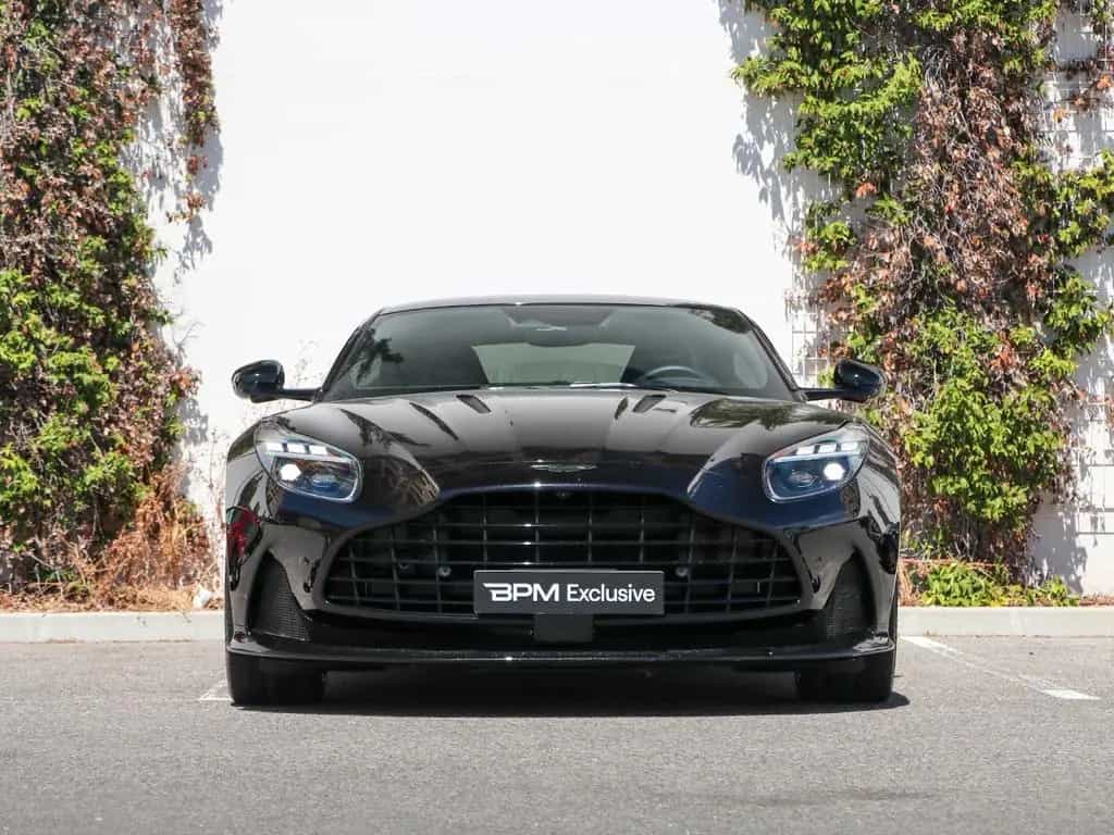 Aston Martin DB12 4.0 V8 01/2025-photo-1