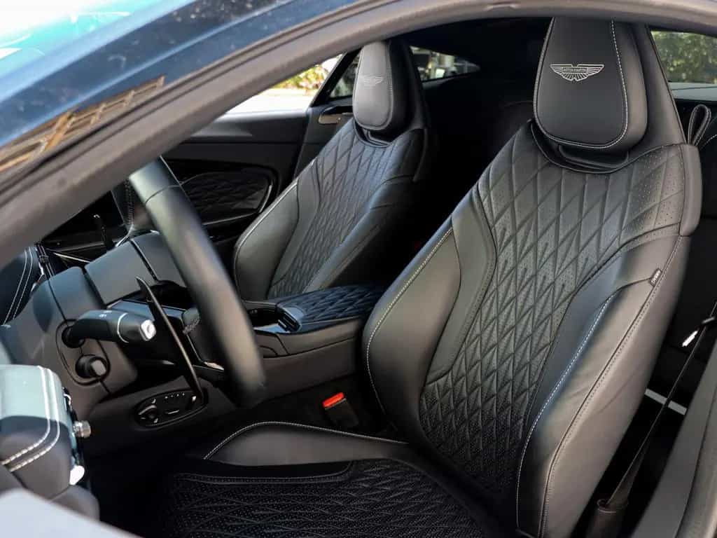 Aston Martin DB12 4.0 V8 01/2025-photo-14