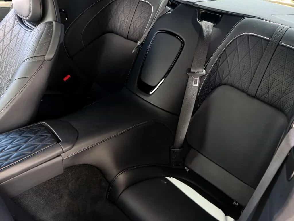 Aston Martin DB12 4.0 V8 01/2025-photo-15