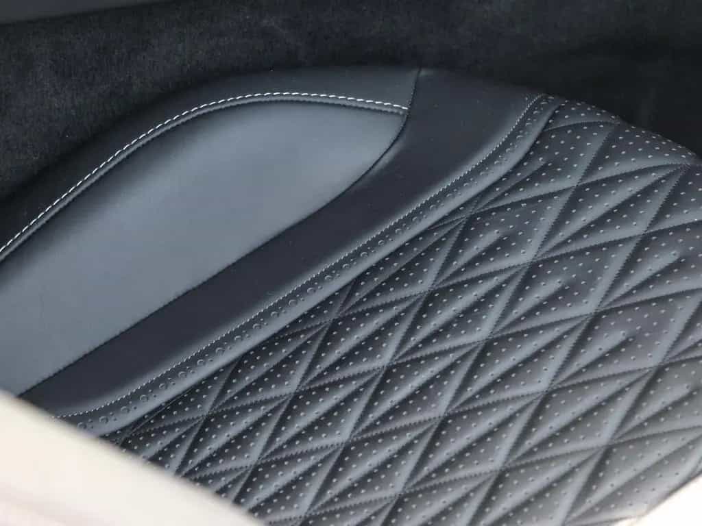 Aston Martin DB12 4.0 V8 01/2025-photo-16