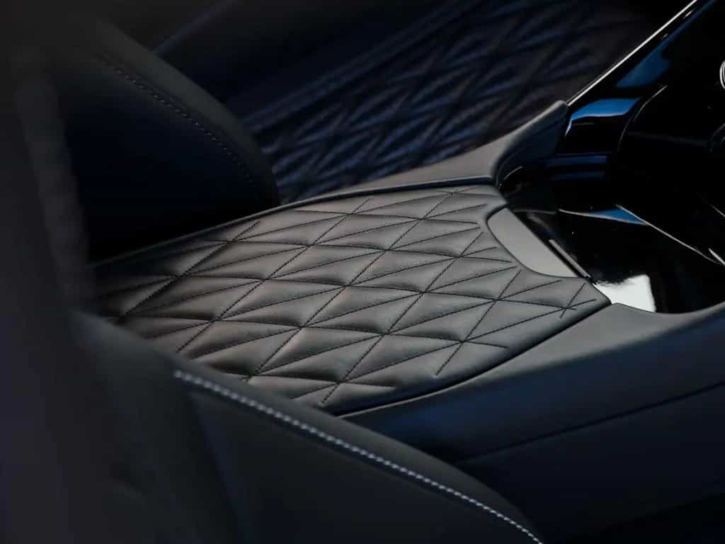 Aston Martin DB12 4.0 V8 01/2025-photo-23
