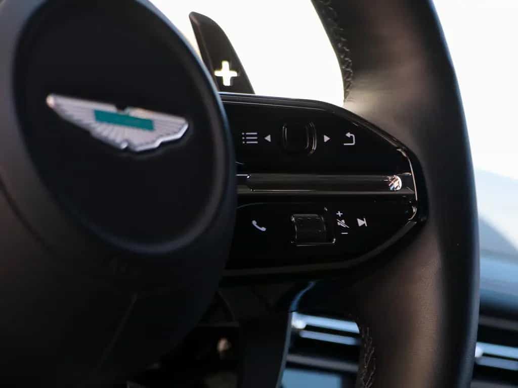 Aston Martin DB12 4.0 V8 01/2025-photo-25