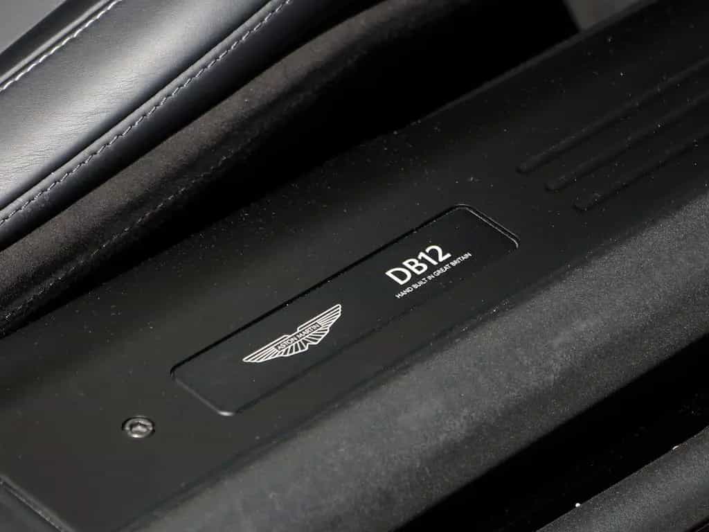 Aston Martin DB12 4.0 V8 01/2025-photo-29