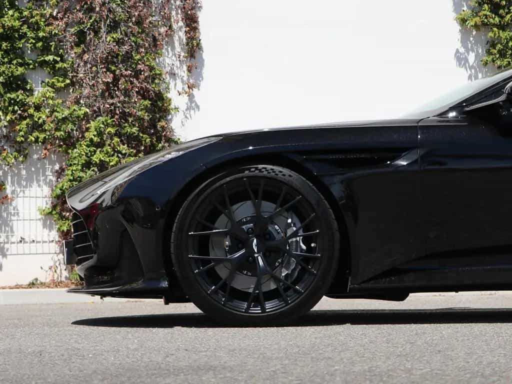 Aston Martin DB12 4.0 V8 01/2025-photo-3