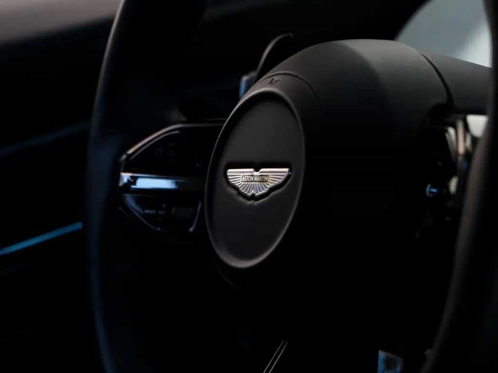 Aston Martin DB12 4.0 V8 01/2025-photo-31