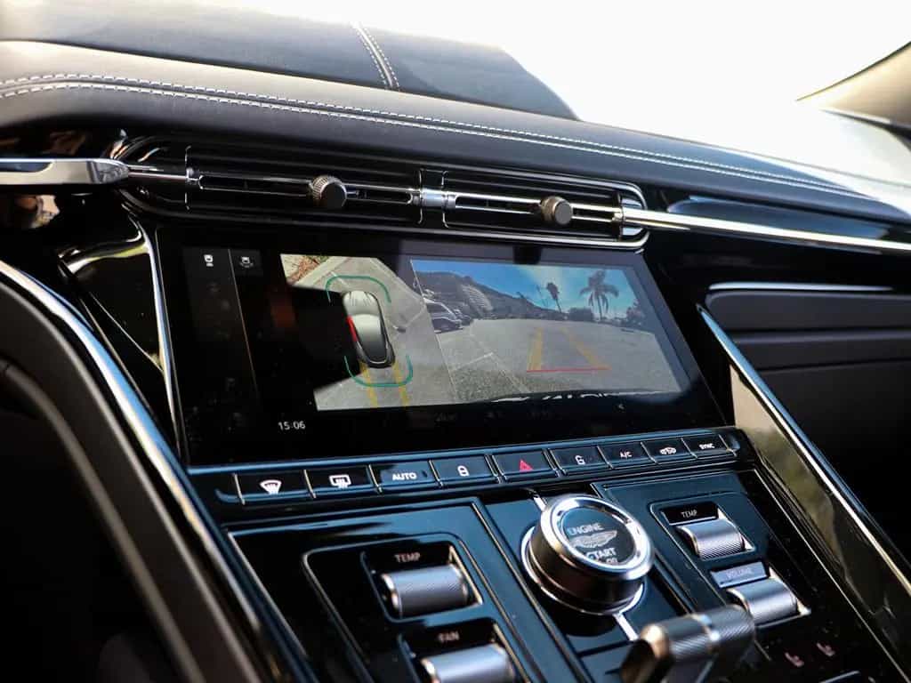 Aston Martin DB12 4.0 V8 01/2025-photo-35