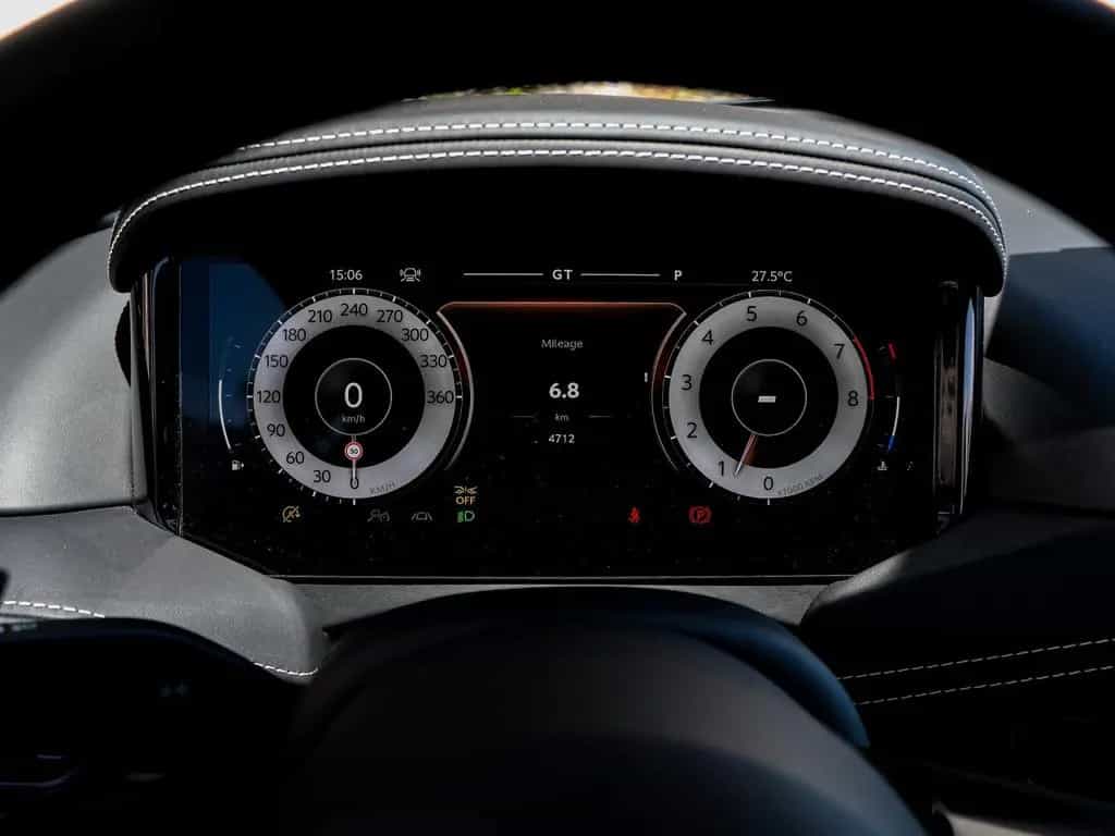 Aston Martin DB12 4.0 V8 01/2025-photo-36