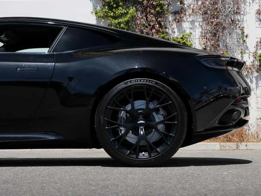 Aston Martin DB12 4.0 V8 01/2025-photo-4