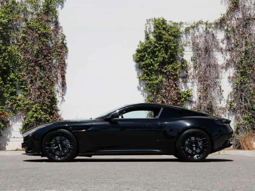 Aston Martin DB12 4.0 V8 01/2025-photo-5