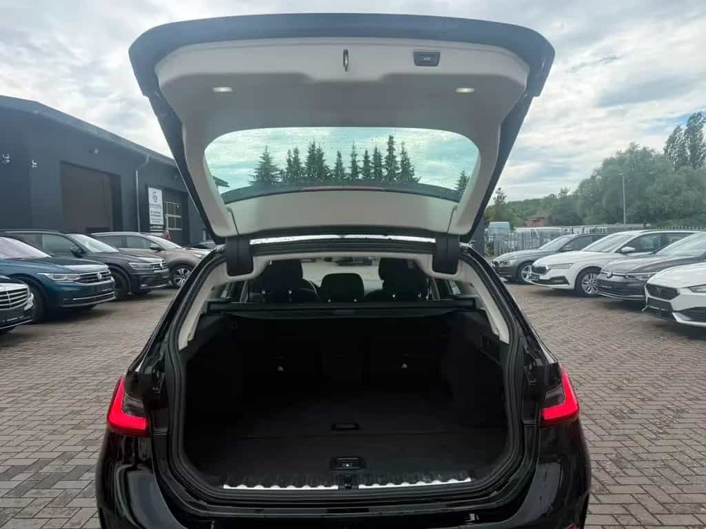 BMW 320 d Touring Steptronic "Advantage" 06/2020-photo-10