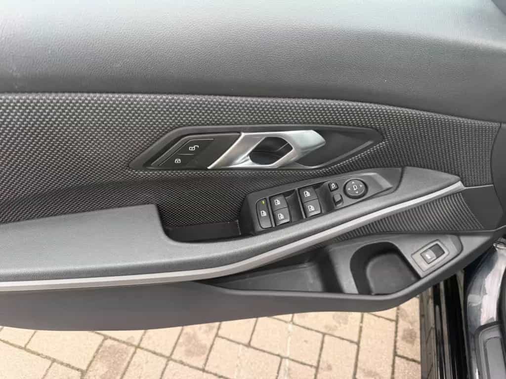 BMW 320 d Touring Steptronic "Advantage" 06/2020-photo-15