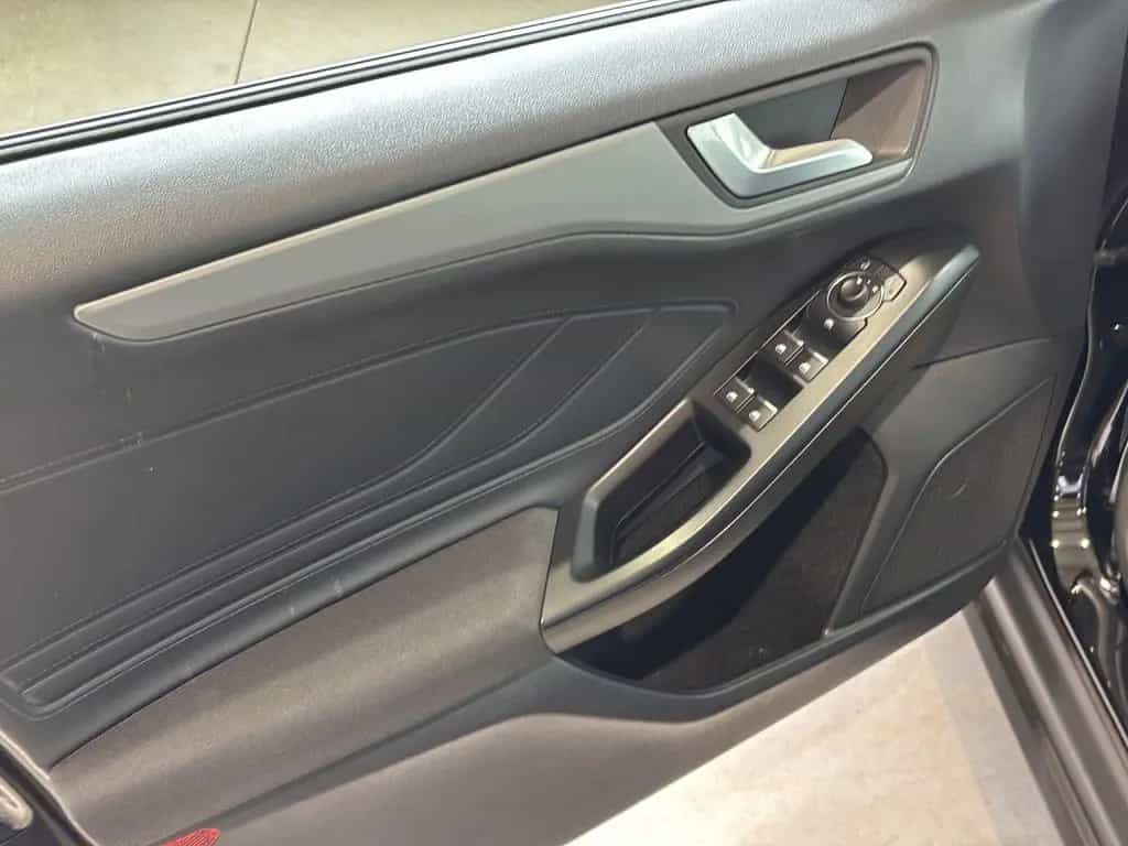 Ford Focus Cool & Connect Bluetooth Navi LED Klima 06/2022-photo-6