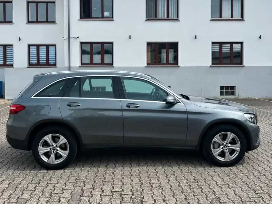 Mercedes-Benz GLC 250 4Matic*KAMERA*SCHECKHEFT*AHK 10/2018-photo-3