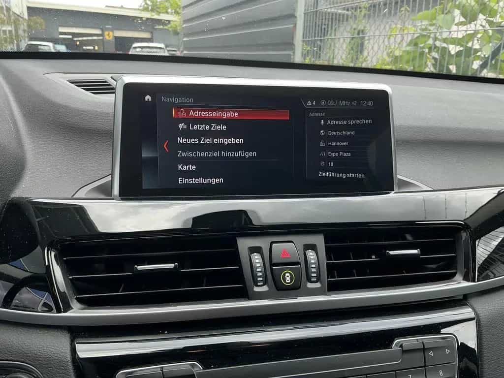 BMW X1 18d Advantage sDrive Navi R.Cam AHK LED SHZ 06/2022-photo-11