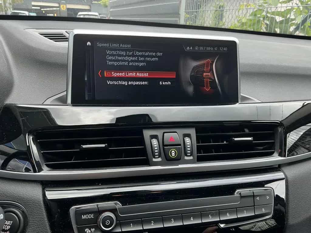 BMW X1 18d Advantage sDrive Navi R.Cam AHK LED SHZ 06/2022-photo-13