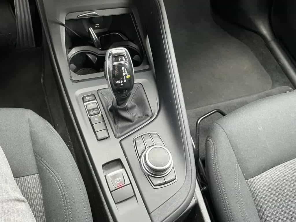 BMW X1 18d Advantage sDrive Navi R.Cam AHK LED SHZ 06/2022-photo-16