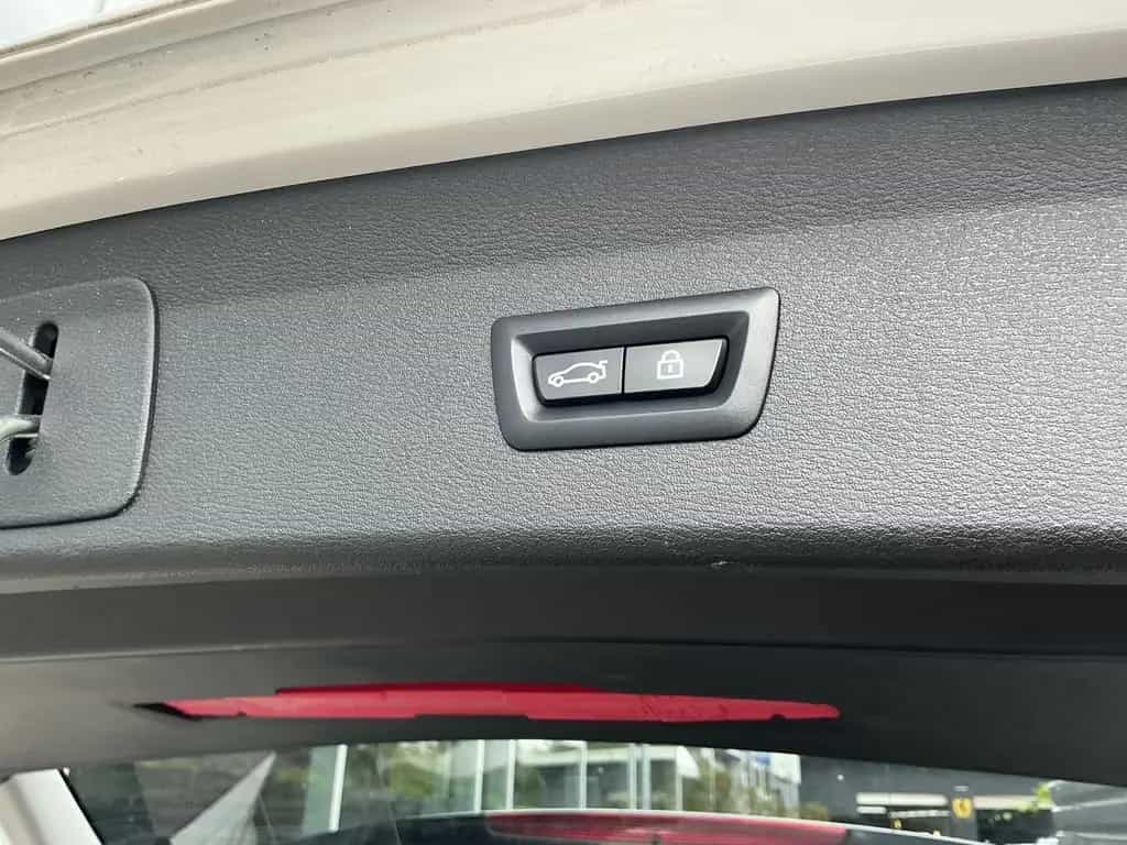 BMW X1 18d Advantage sDrive Navi R.Cam AHK LED SHZ 06/2022-photo-3